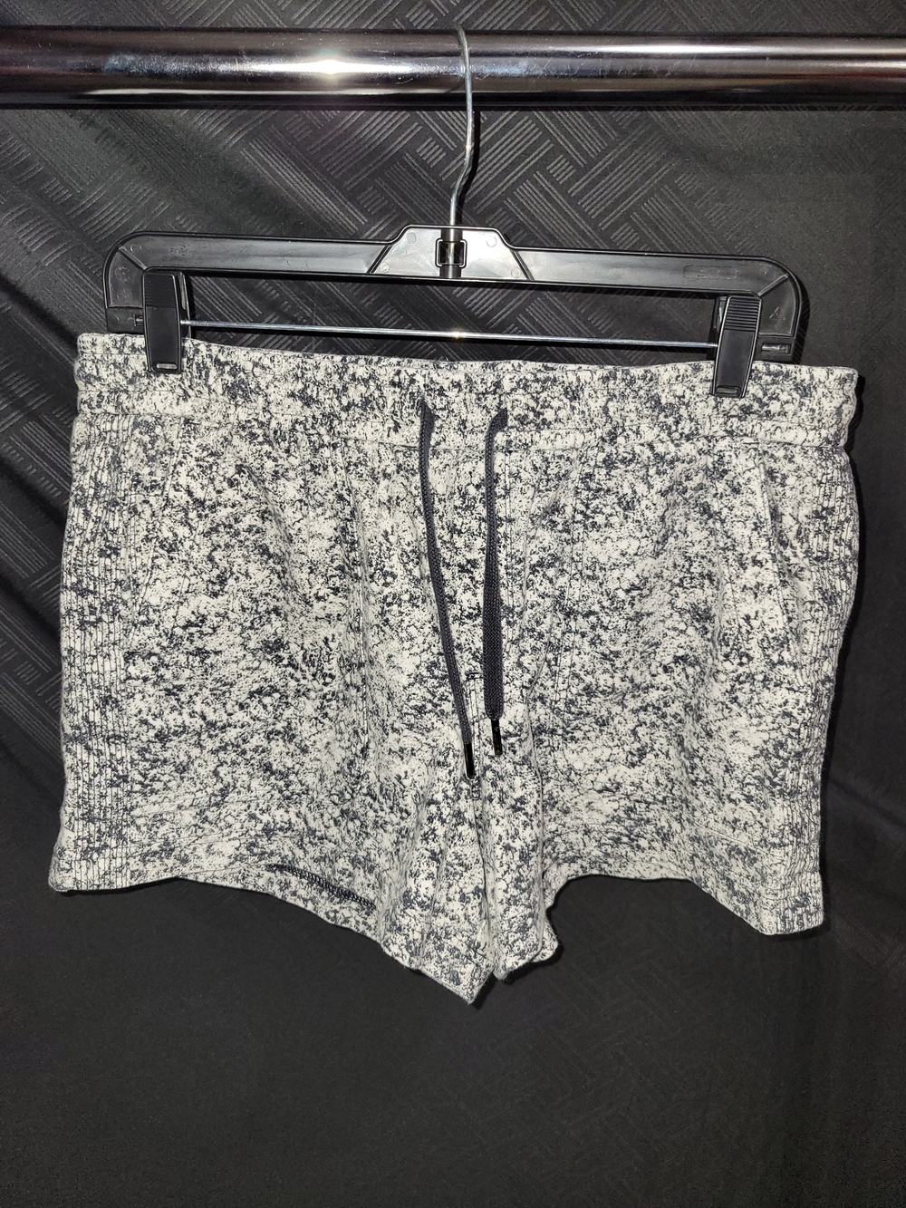 Athleta Women's Printed Baja Shorts Size M Black White Athleisure with pockets